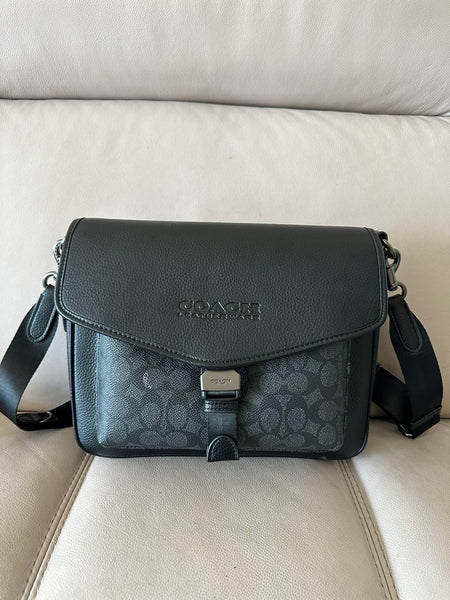 Charter Messenger Bag in Charcoal Black – Classic Leather Crossbody