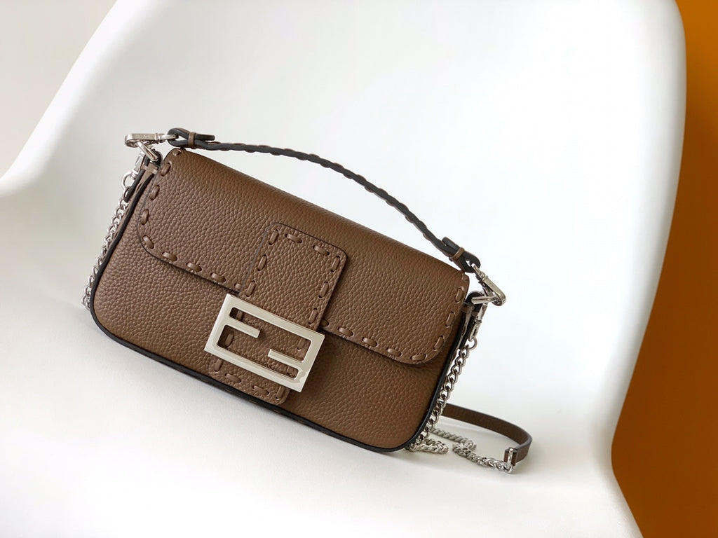 Baguette Selleria Bag – Luxury Inspired Lychee Grain Leather Elegance