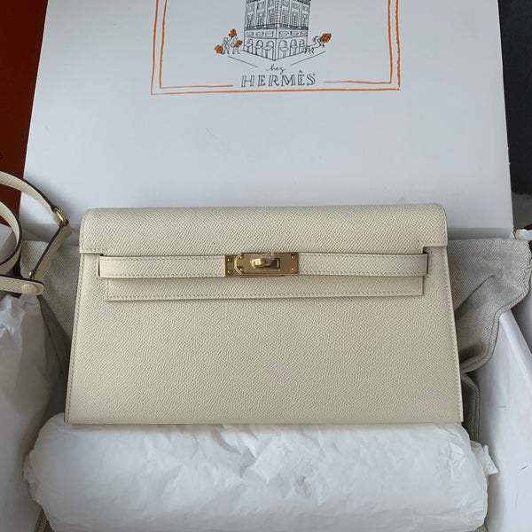 Structured Elan Handbag with Sleek Underarm Design