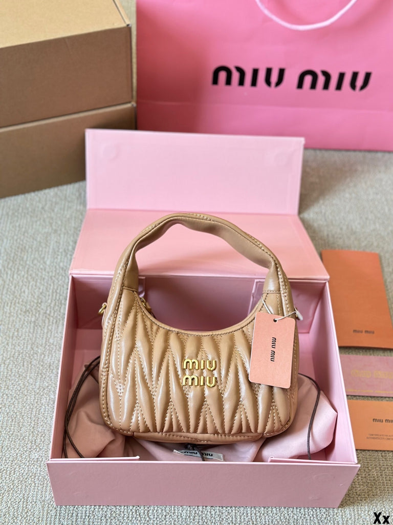 Wander Matelassé Nappa Leather Hobo Bag