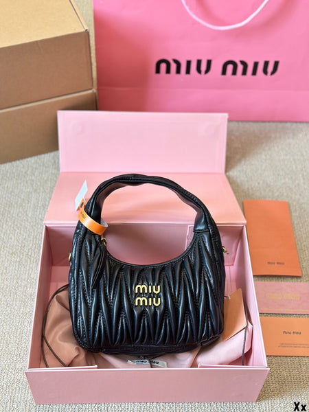 Wander Matelassé Nappa Leather Hobo Bag