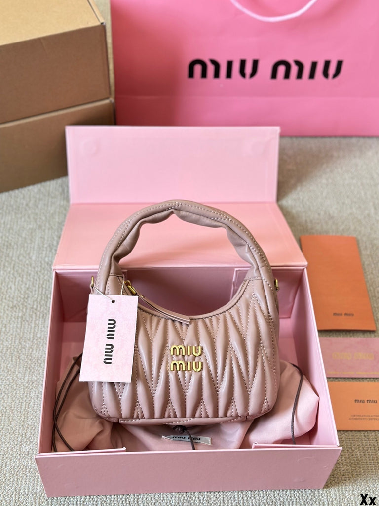 Wander Matelassé Nappa Leather Hobo Bag