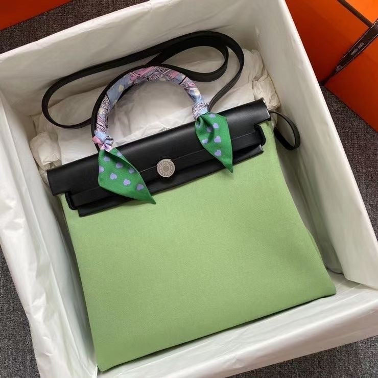 Classic Herbag Zip 31 Handbag