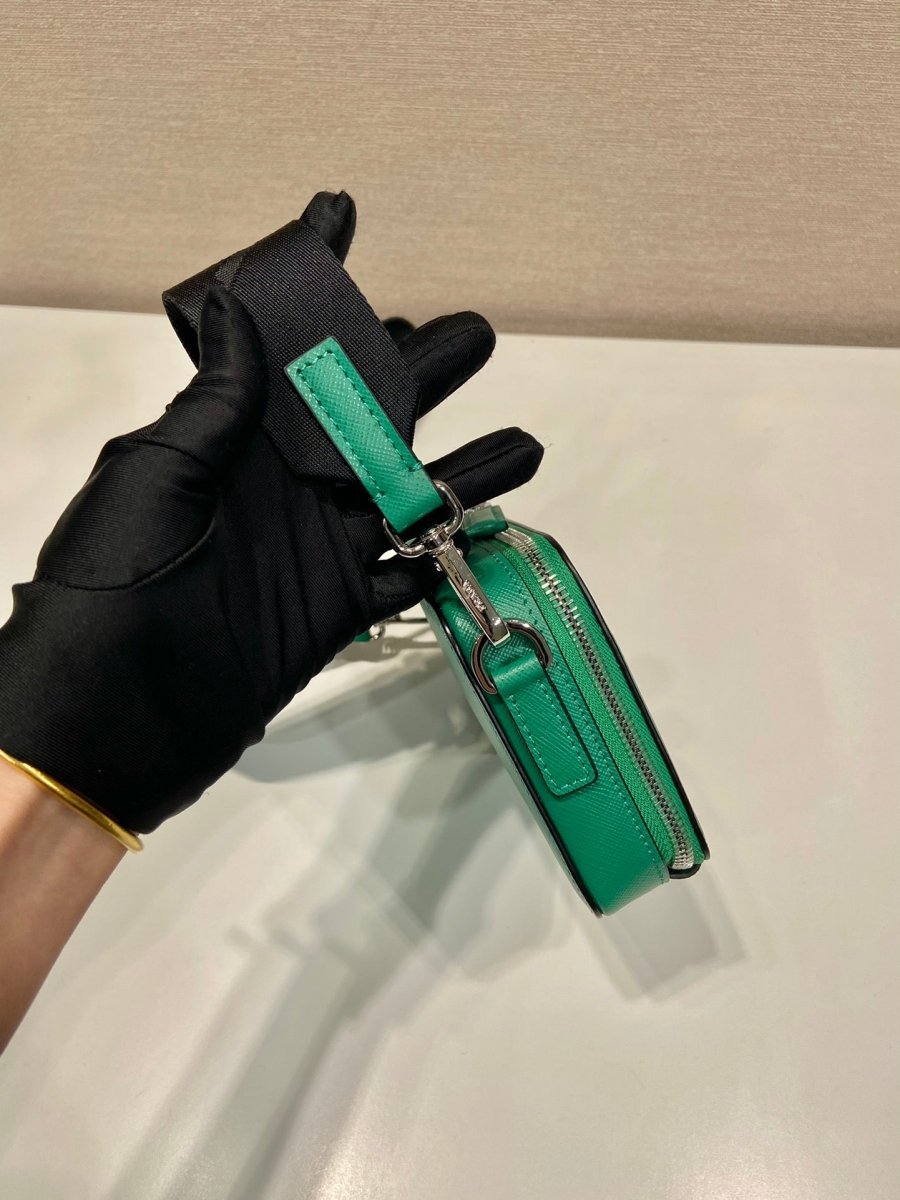 Brique Saffiano Leather Crossbody Bag – Elegant 2024 Minimalist Design