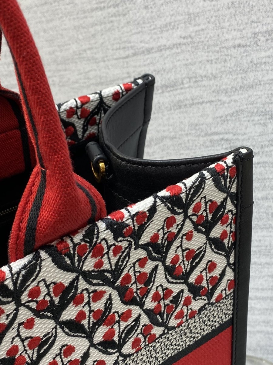 Dioramour Dior Book Tote Bag – Sweet Chinese Valentine’s Day Edition