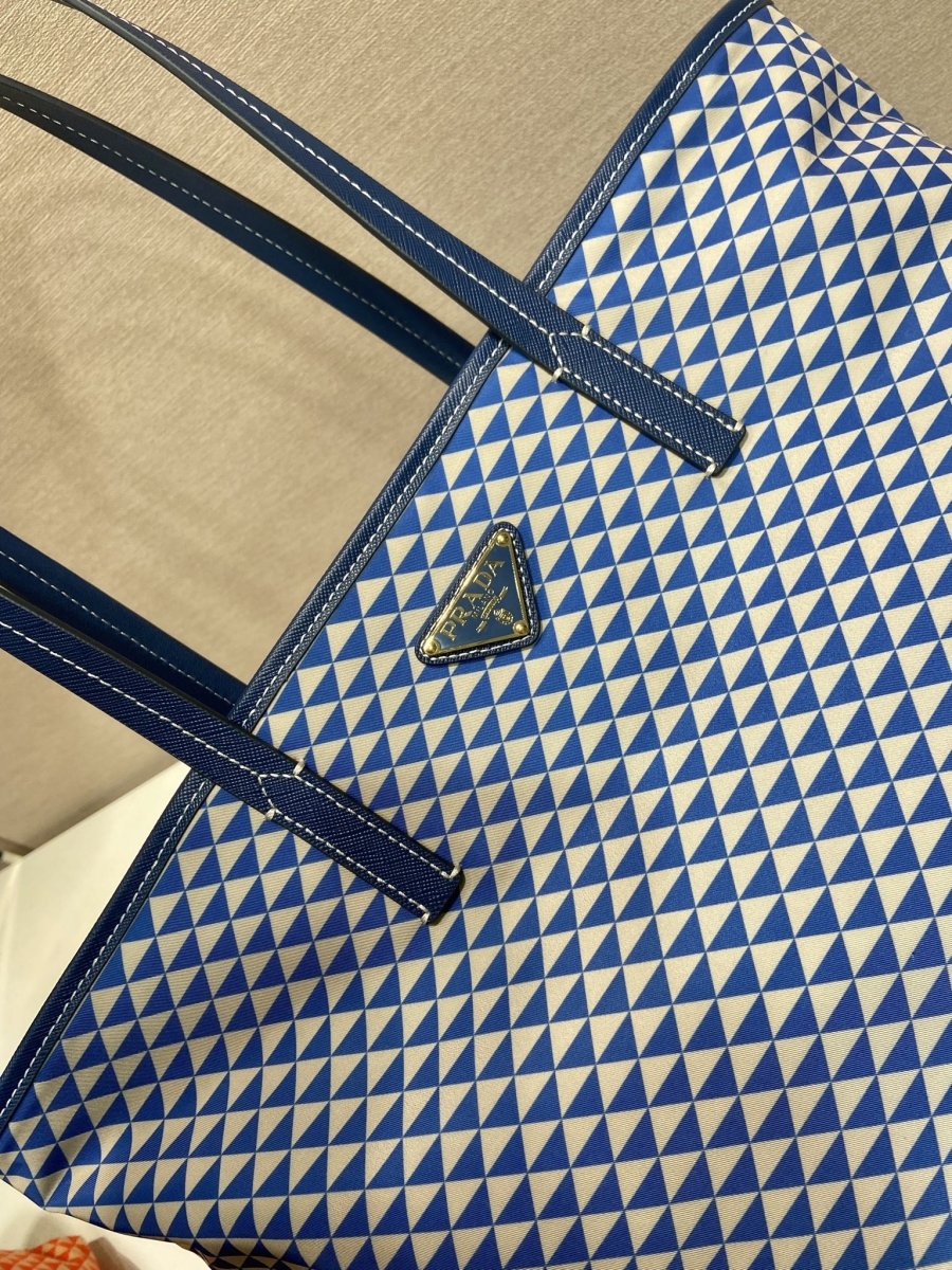 Elegant Triangular Pattern Nylon Tote Bag