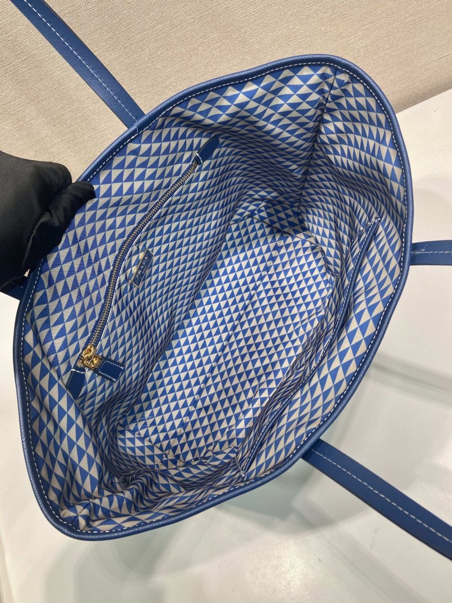 Elegant Triangular Pattern Nylon Tote Bag