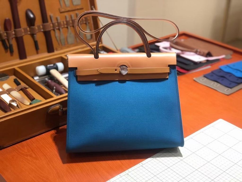 Classic Herbag Zip 31 Handbag