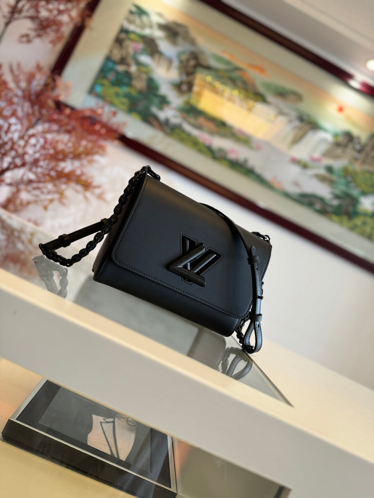 Elegant Twist-Lock Shoulder Bag – Designer Inspired Bags