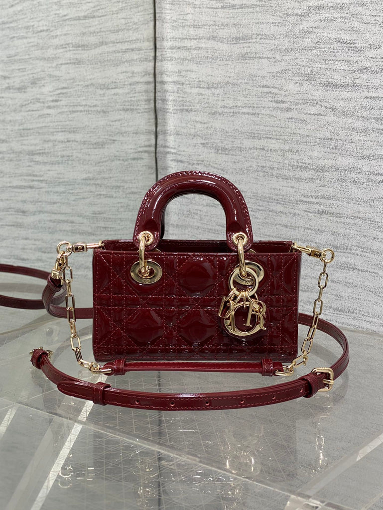 Lady D-Joy Bag Red – Elegant Patent Leather with Classic Cannage Design