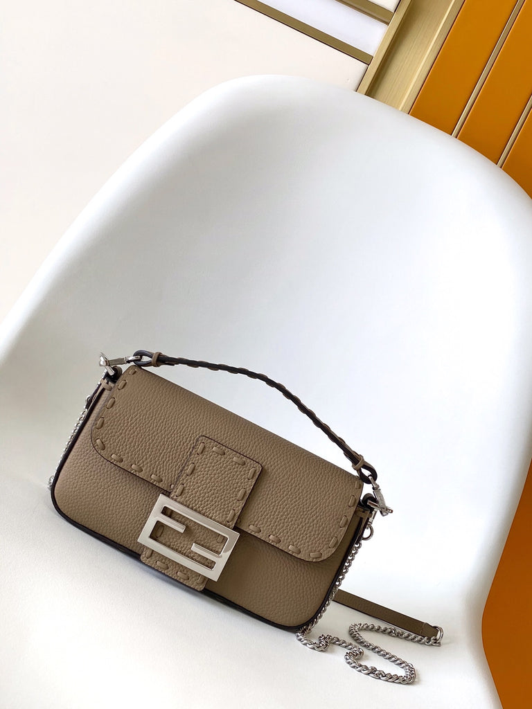 Baguette Selleria Bag – Luxury Inspired Lychee Grain Leather Elegance