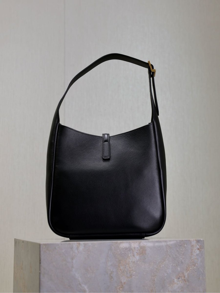 Le 5 à 7 Shoulder Bag – Luxury Inspired Minimalist Design