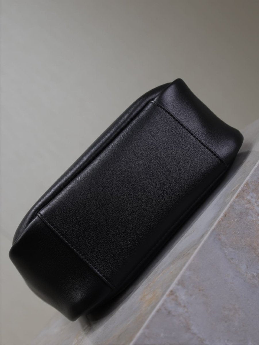 Le 5 à 7 Shoulder Bag – Luxury Inspired Minimalist Design