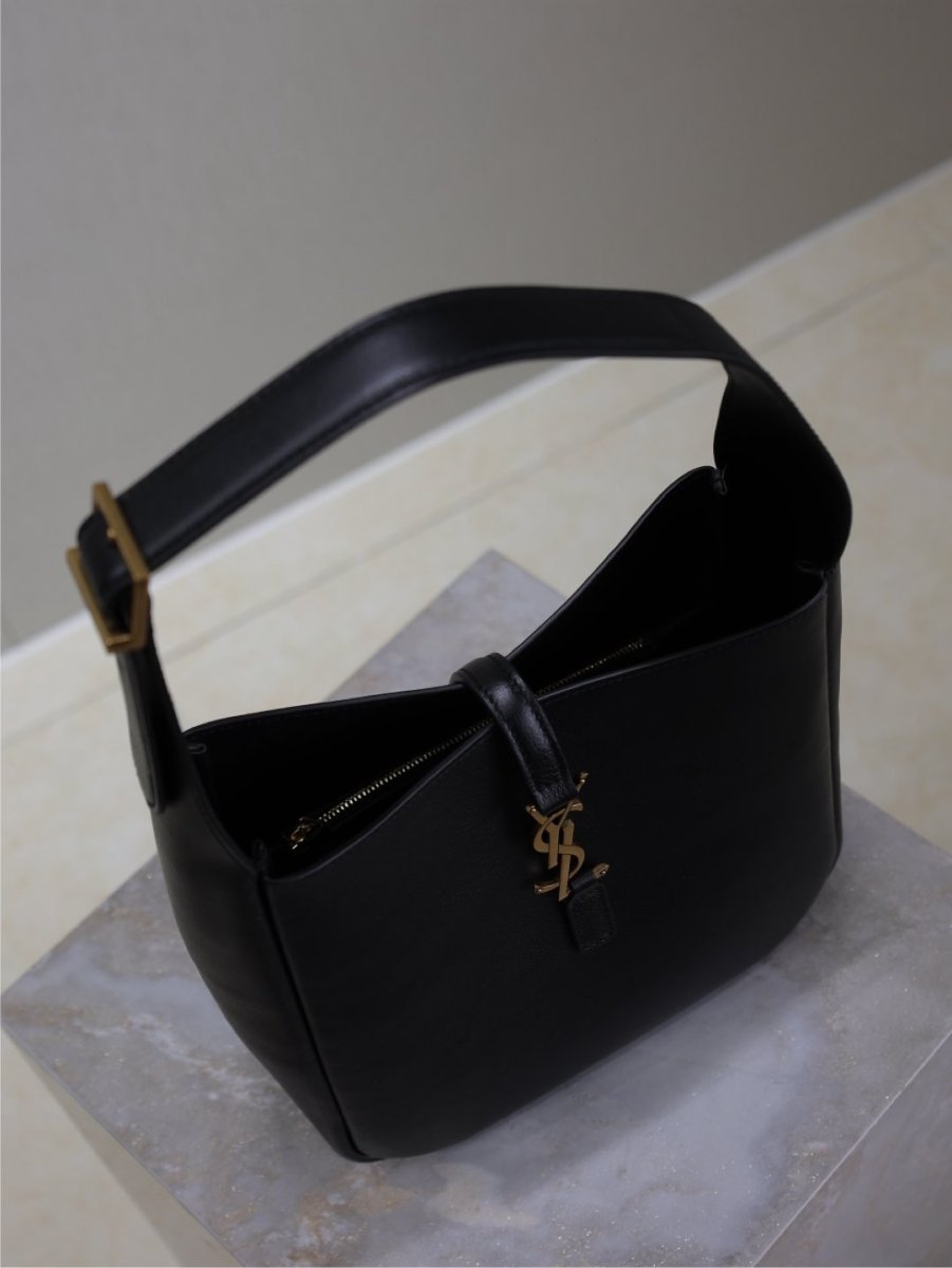 Le 5 à 7 Shoulder Bag – Luxury Inspired Minimalist Design