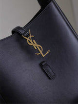 Le 5 à 7 Shoulder Bag – Luxury Inspired Minimalist Design