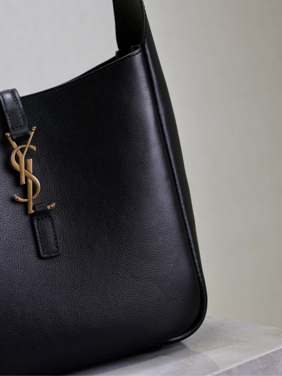Le 5 à 7 Shoulder Bag – Luxury Inspired Minimalist Design