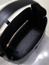 Le 5 à 7 Shoulder Bag – Luxury Inspired Minimalist Design