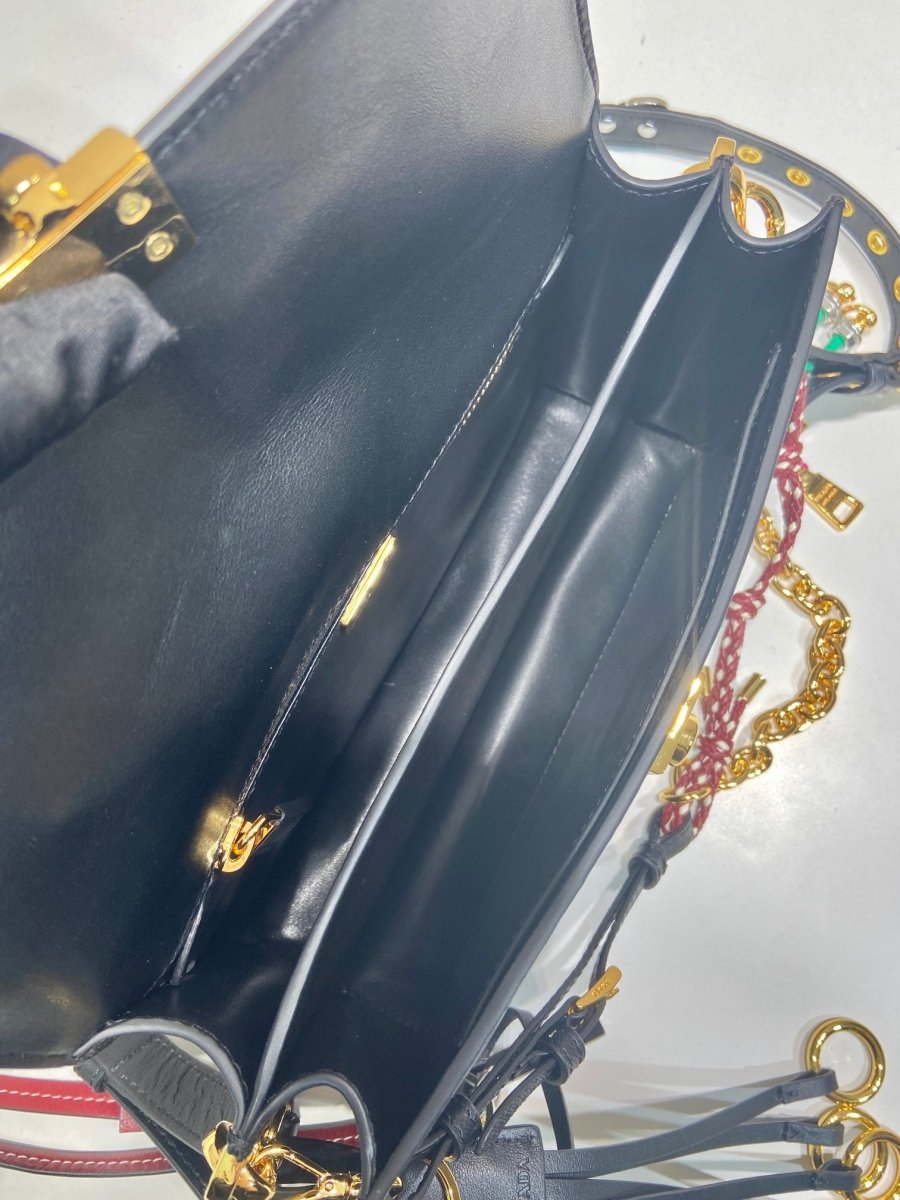 Soft Sound Small Leather Shoulder Bag – Chic & Trendy Everyday Essential