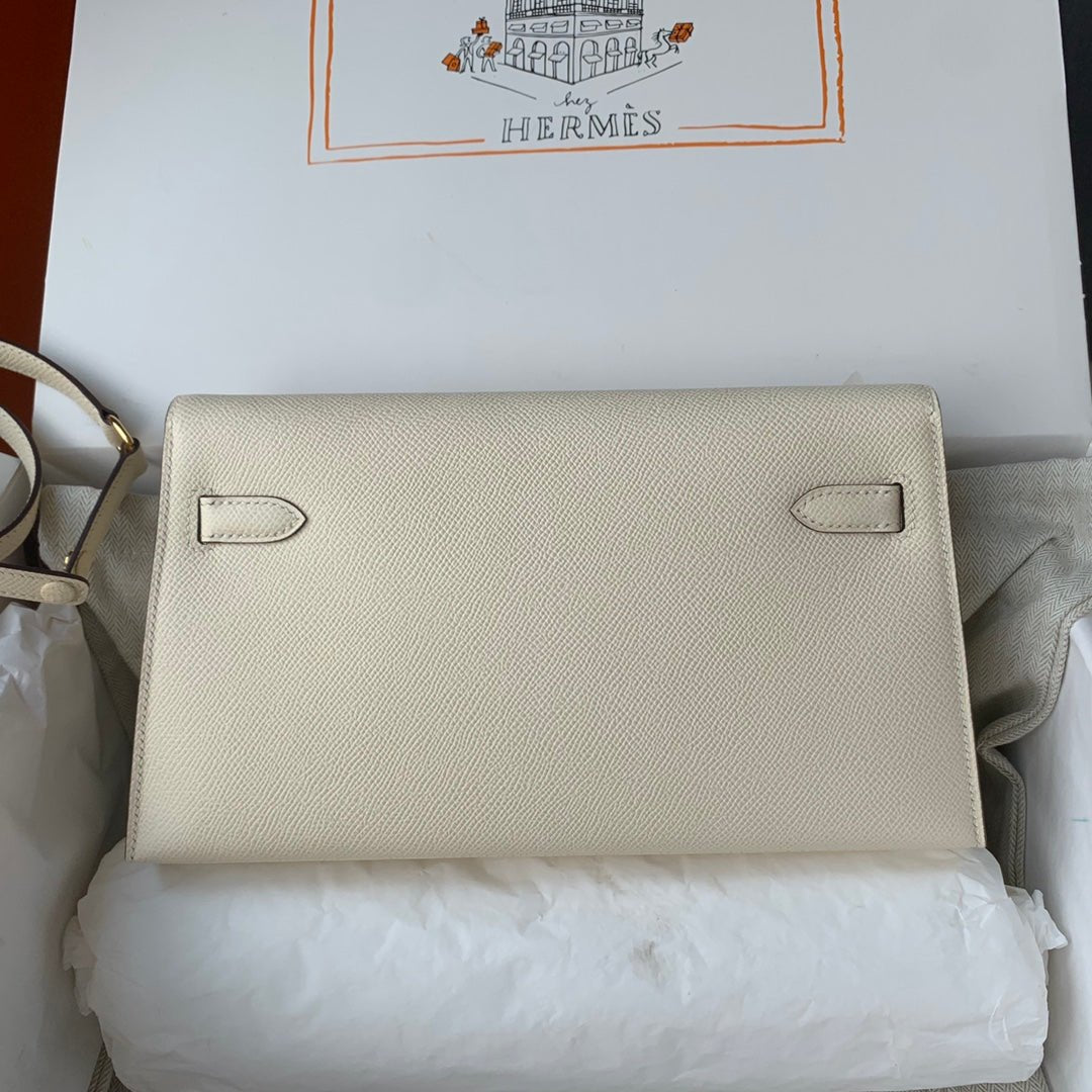 Structured Elan Handbag with Sleek Underarm Design