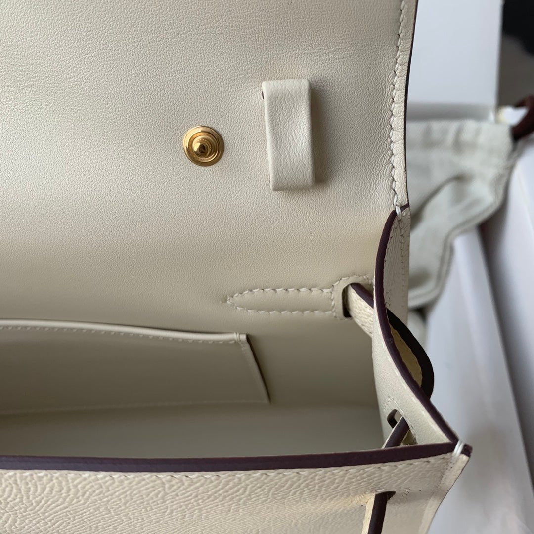 Structured Elan Handbag with Sleek Underarm Design