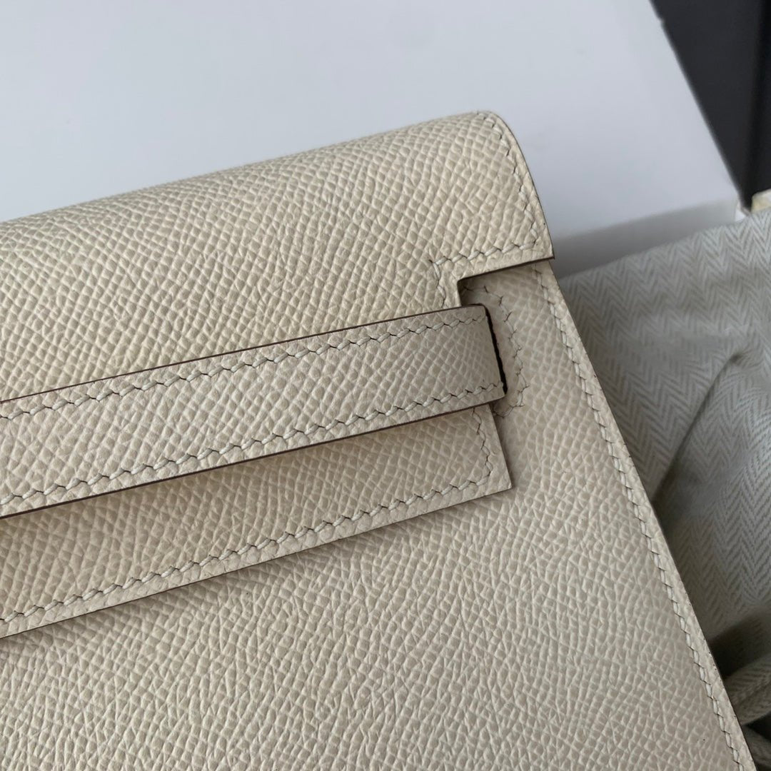 Structured Elan Handbag with Sleek Underarm Design