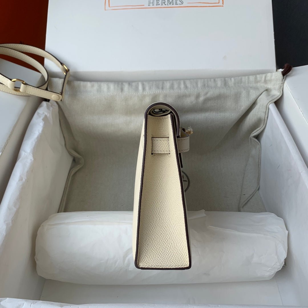 Structured Elan Handbag with Sleek Underarm Design