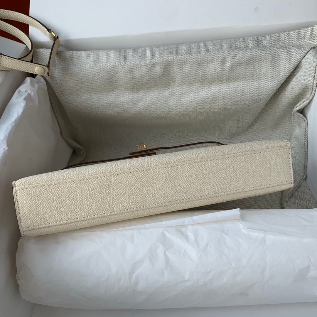 Structured Elan Handbag with Sleek Underarm Design