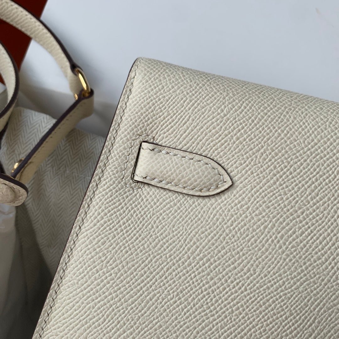 Structured Elan Handbag with Sleek Underarm Design